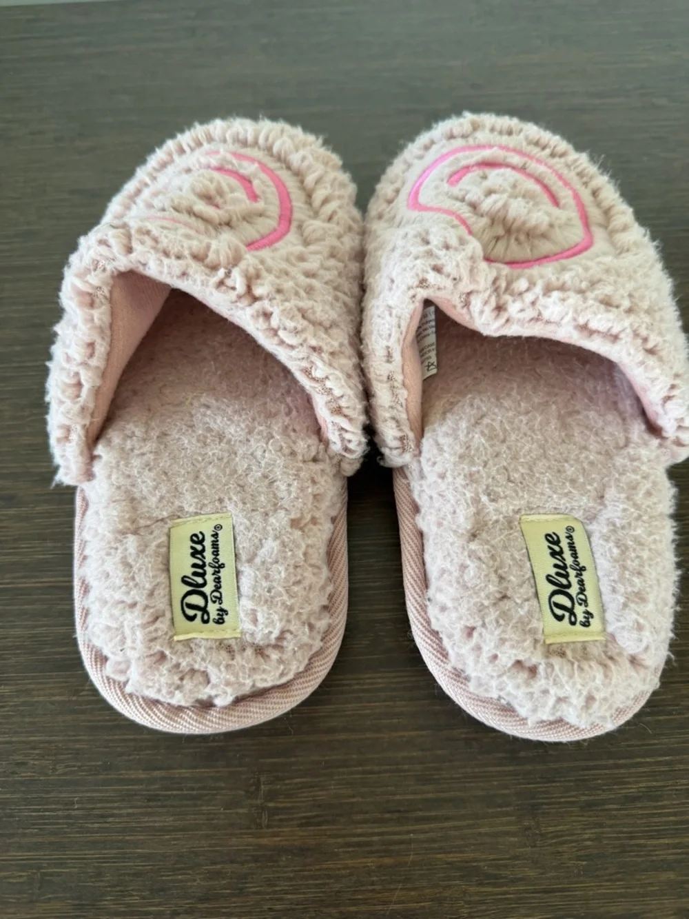 dearfoams Kids Blush Plush Smiley Slip-On Slippers Size 13-2